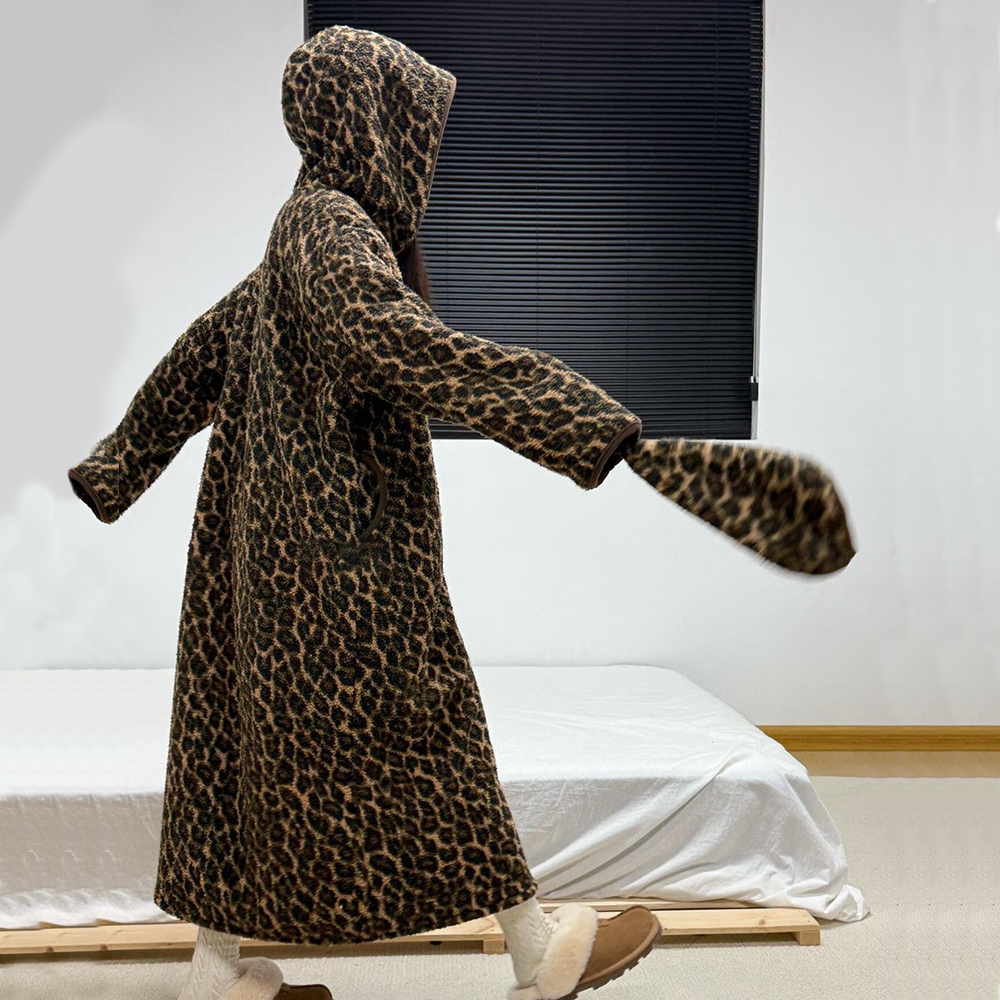 MICOACH 行走的被窩動物款連帽睡袍