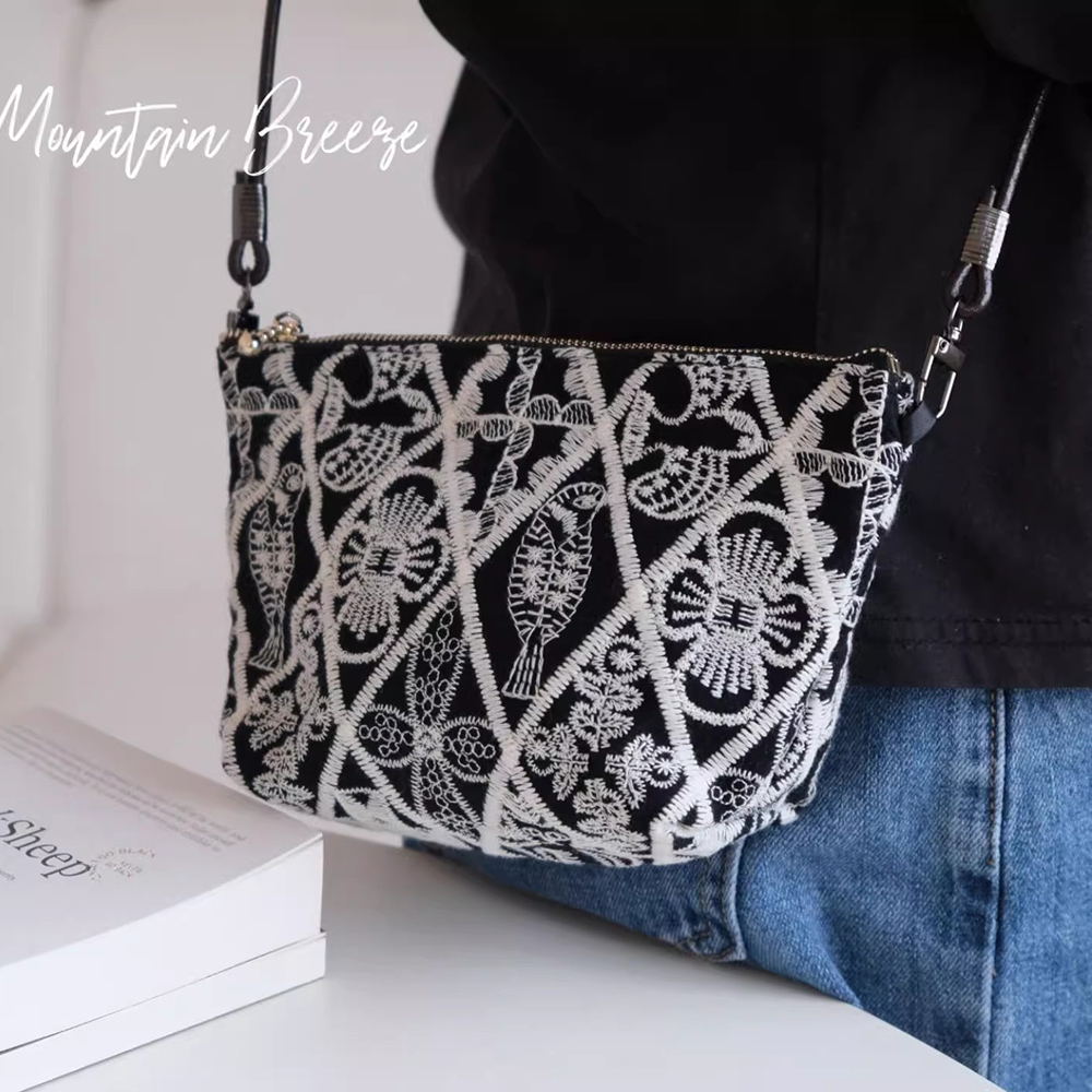 MICOACH 交響樂棉麻刺繡斜揹包